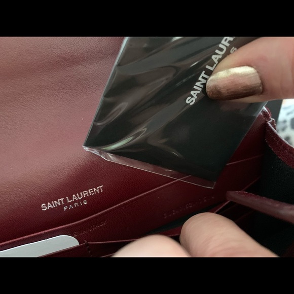 STUNNING! KATE CHAIN WALLET W/TASSEL IN VELOURS AND CRYSTALS. - Picture 5 of 8